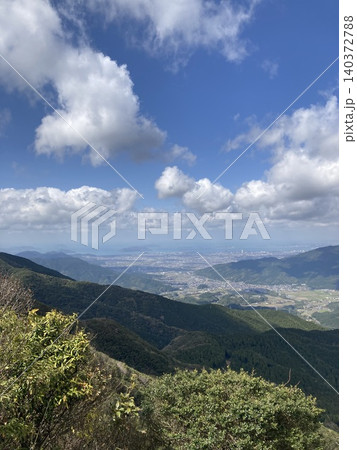 背振山系・鬼ヶ鼻岩から見た福岡市方面の展望 背振山系・鬼ヶ鼻岩から見た福岡市方面の展望 140372788
