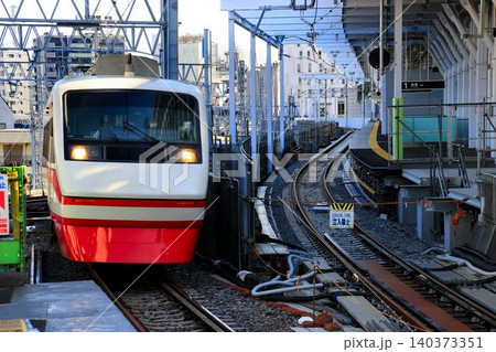 上り線の高架化を控えた『とうきようスカイツリー駅』を行く… 東武特急【りょうもう】200系 上り線の高架化を控えた『とうきようスカイツリー駅』を行く… 東武特急【りょうもう】200系 140373351