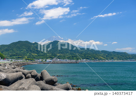 由比PAから望む富士山と駿河湾(静岡県) 由比PAから望む富士山と駿河湾(静岡県) 140373417