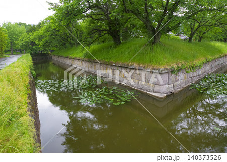 長野県にある龍岡城の堀と石垣 長野県にある龍岡城の堀と石垣 140373526