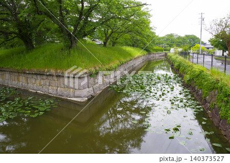長野県にある龍岡城の堀と石垣 長野県にある龍岡城の堀と石垣 140373527