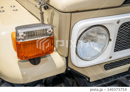古い自動車のヘッドライト Headlight of the old car 古い自動車のヘッドライト Headlight of the old car 140373759