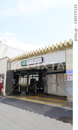 JR山手線、京浜東北線の鶯谷駅北口 140374133