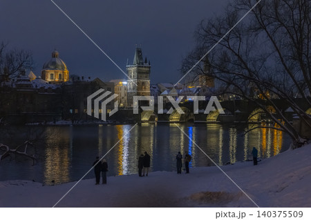 Charles Bridge and Vltava River in winter evening Prague Charles Bridge and Vltava River in winter evening Prague 140375509