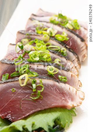 おいしい鰹のたたき おいしい鰹のたたき 140376249