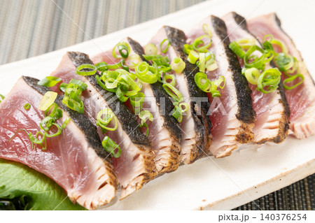 おいしい鰹のたたき おいしい鰹のたたき 140376254