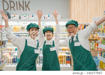 supermarket 140377067