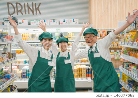 supermarket 140377068