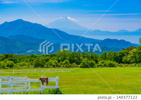 【山梨県】清里の清泉寮牧場から見る富士山 【山梨県】清里の清泉寮牧場から見る富士山 140377122