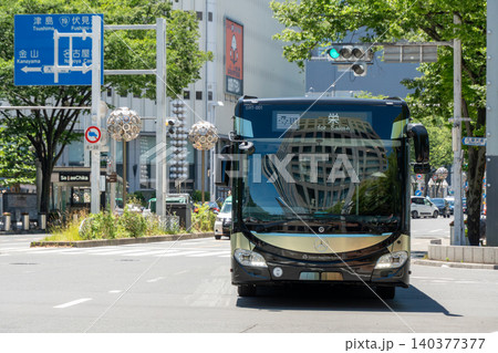 名古屋栄エリアを走行する次世代型SRT連接バス 140377377