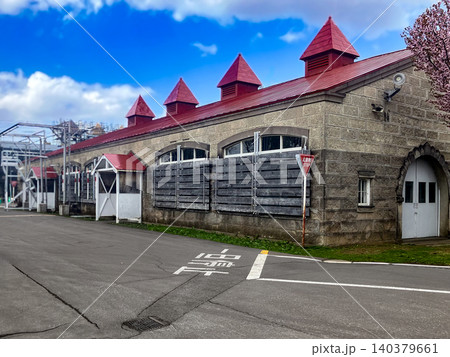 ニッカウヰスキー余市蒸溜所 発酵棟 北海道余市郡余市町 快晴 ニッカウヰスキー余市蒸溜所 発酵棟 北海道余市郡余市町 快晴 140379661