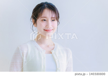 若い女性のポートレート 若い女性のポートレート 140380800