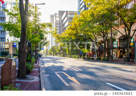 中央区役所前の信号から明治通りの道を見て西側の景色 道路 赤坂方面 中央区役所前の信号から明治通りの道を見て西側の景色 道路 赤坂方面 140381681