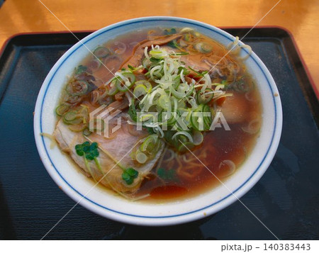 今は昔…活気に満ちた『魚河岸』の味… 築地市場・場外で頂く【ラーメン】 140383443