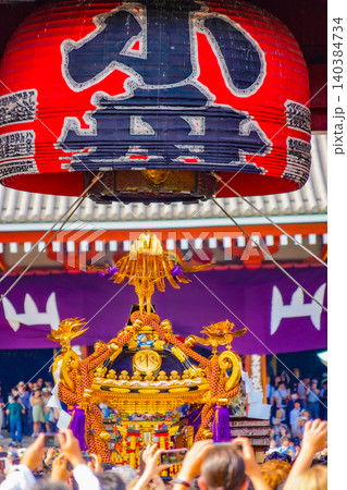 浅草の祭りの賑わい(三社祭) 浅草の祭りの賑わい(三社祭) 140384734