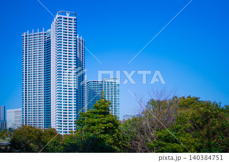 青空と高層住宅群 青空と高層住宅群 140384751