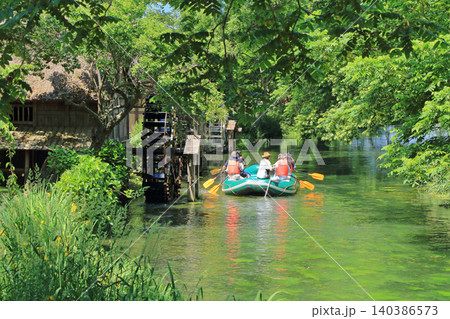初夏の安曇野 大王わさび農場の水車小屋 初夏の安曇野 大王わさび農場の水車小屋 140386573