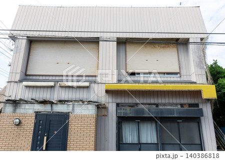 日本の茨城県の住宅街で見た古くてとても美しい建物 140386818