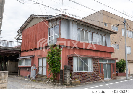 日本の茨城県の住宅街で見た古くてとても美しい建物 日本の茨城県の住宅街で見た古くてとても美しい建物 140386820