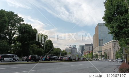 皇居前広場から見た国会議事堂方面のビル群 皇居前広場から見た国会議事堂方面のビル群 140387197