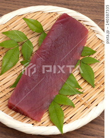 天然本マグロの刺身用サク 天然本マグロの刺身用サク 140387335