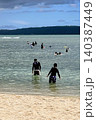 夏休みの海水浴 140387449