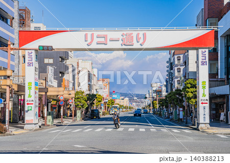 沼津市の沼津駅周辺のリコー通りの風景(静岡県) 沼津市の沼津駅周辺のリコー通りの風景(静岡県) 140388213