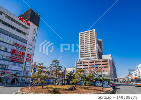 沼津市のJR沼津駅前の風景(静岡県) 140388278