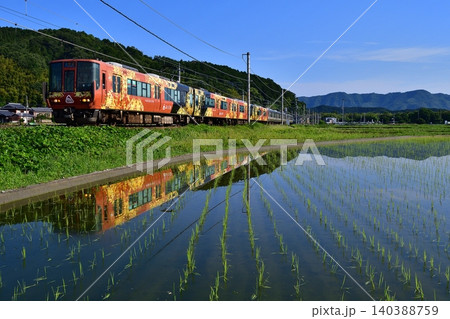鉄道 列車 JR 山陰本線 京都口 みどり 緑 夏 田園 田んぼ 水鏡 夏 鉄道 列車 JR 山陰本線 京都口 みどり 緑 夏 田園 田んぼ 水鏡 夏 140388759