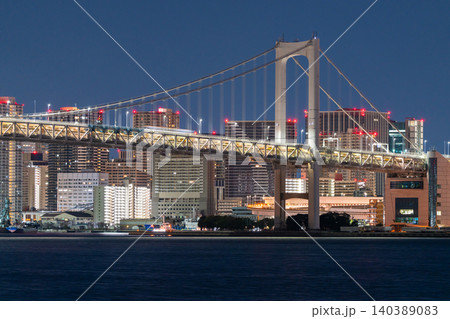 レインボーブリッジと東京湾岸の夜景 140389083