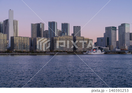 夜明けの晴海フラッグとタワーマンション群 夜明けの晴海フラッグとタワーマンション群 140391253