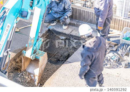 合流管耐震化工事(更生工法)公共ます下水道管の公共下水道工事 掘削 油圧ショベル 埋設物確認 誘導 合流管耐震化工事(更生工法)公共ます下水道管の公共下水道工事 掘削 油圧ショベル 埋設物確認 誘導 140391292