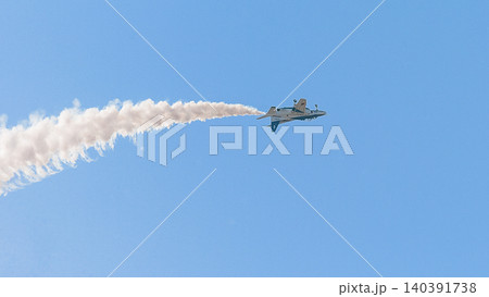 航空自衛隊T-4ブルーインパルスのロールオンテイクオフ 航空自衛隊T-4ブルーインパルスのロールオンテイクオフ 140391738
