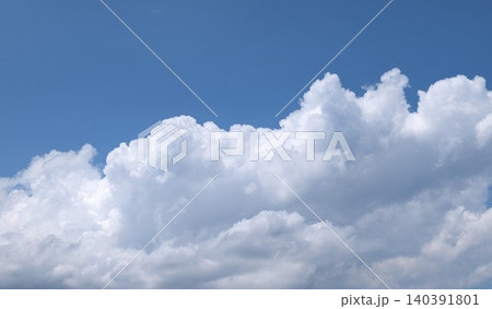 夏の青空と白い雲 夏の青空と白い雲 140391801