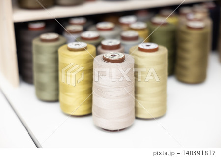 厚物縫製に使う工業用ミシン糸 厚物縫製に使う工業用ミシン糸 140391817