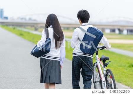 中学生の通学風景 中学生の通学風景 140392290