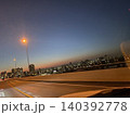 高速道路　車の光跡と輝く月 140392778