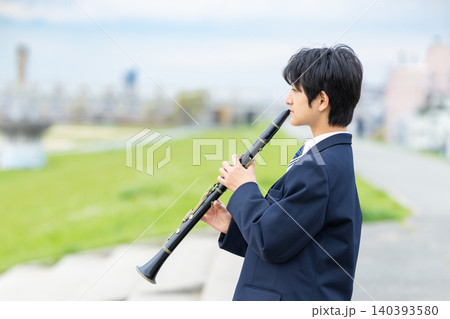 クラリネットを吹く中学生 クラリネットを吹く中学生 140393580