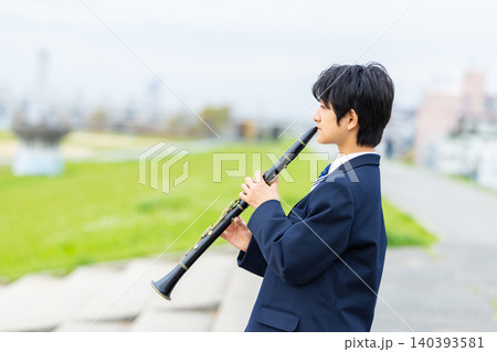 クラリネットを吹く中学生 クラリネットを吹く中学生 140393581