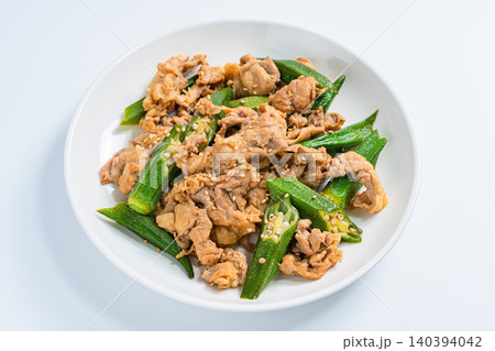 オクラと豚肉の炒め物 ごま風味の和風おかず オクラと豚肉の炒め物 ごま風味の和風おかず 140394042