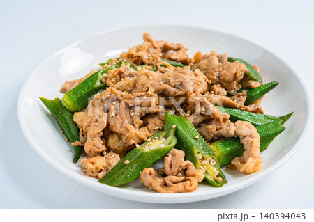 オクラと豚肉の炒め物 ごま風味の和風おかず オクラと豚肉の炒め物 ごま風味の和風おかず 140394043