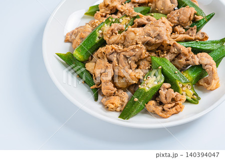 オクラと豚肉の炒め物 ごま風味の和風おかず オクラと豚肉の炒め物 ごま風味の和風おかず 140394047