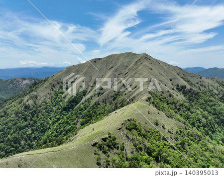 二度見展望所から望む次郎笈と稜線登山道の絶景映像(徳島県) 二度見展望所から望む次郎笈と稜線登山道の絶景映像(徳島県) 140395013