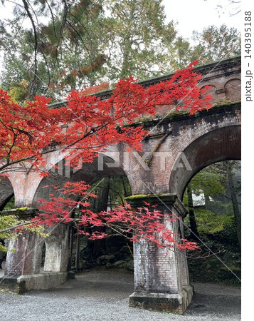 南禅寺水路閣と紅葉 南禅寺水路閣と紅葉 140395188