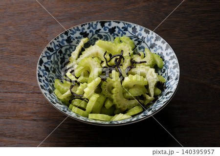 セロリと塩昆布のごま油和え セロリと塩昆布のごま油和え 140395957