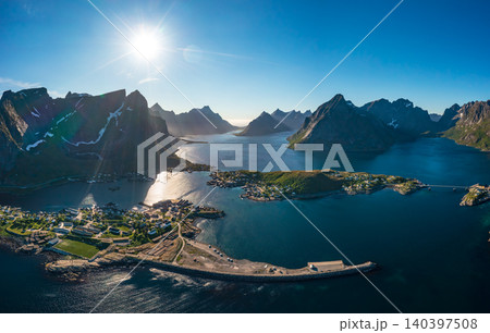 Lofoten is an archipelago in the county of Nordland, Norway. 140397508