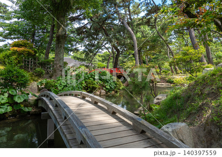 Wooden and red bridges in Shukkei-en Garden, Hiroshima, Japan 140397559