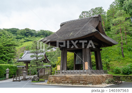 Thatched bell tower at Kencho-ji Shrine in Kamakura, Japan Thatched bell tower at Kencho-ji Shrine in Kamakura, Japan 140397563