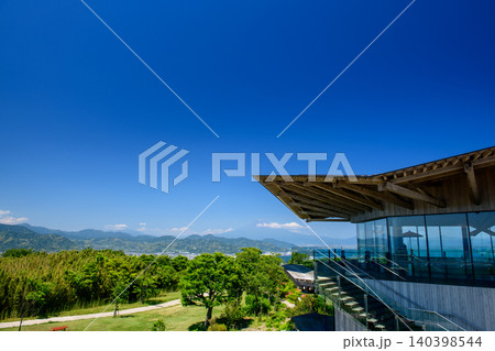 日本平夢テラスと富士山を展望回廊より望む(静岡県) 日本平夢テラスと富士山を展望回廊より望む(静岡県) 140398544