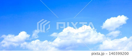 爽快感のある初夏の青空と白い雲のシンプルな風景 爽快感のある初夏の青空と白い雲のシンプルな風景 140399200